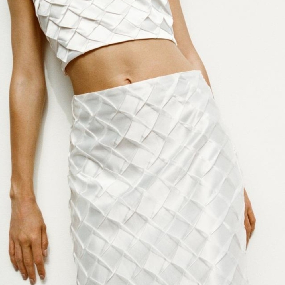 2 Pc Zara White Textured Pencil Skirt & Top Set